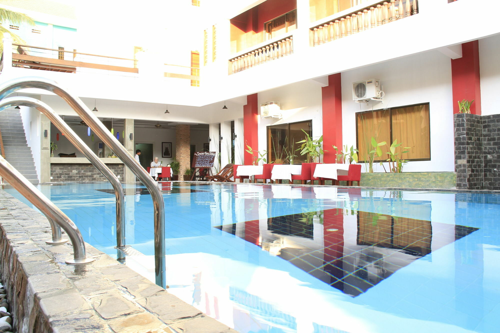 Mekong Angkor Palace Hotel Siem Reap Exterior photo